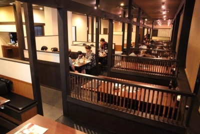 副店長は月給28万円~。店長をめざしてがんばってくださいね。
