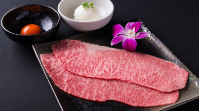 人気メニューの「焼きすき」です。目玉となる新メニューの考案も期待しております。