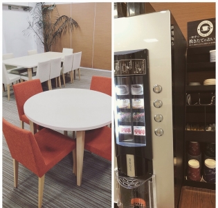ミーティングルームには、コーヒサーバーを完備。便利で快適なオフィス空間になっています。