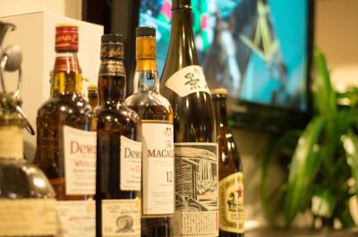 料理に合わせたワインや焼酎など、お酒も多彩にラインナップ
