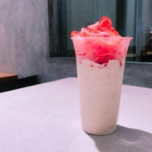 お店には常に旬のフルーツがいっぱい。甘く華やかな香りに包まれて、お仕事しませんか?