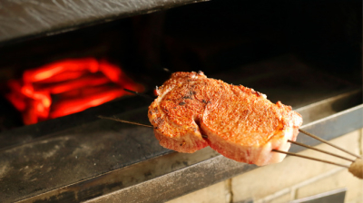 特選但馬牛を炭火で丁寧に焼いたステーキが-期のランチコース1万5,000円~などのコースがメイン!