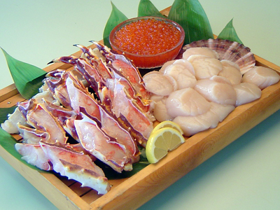 カニを中心に、新鮮な魚介を使った鍋料理やお造りをご提供。接待やお祝い、法事などで重宝されています。