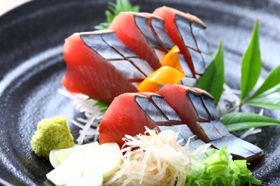 漁船から直送する鰹のお刺身料理も、お客様からご好評いただいております。
