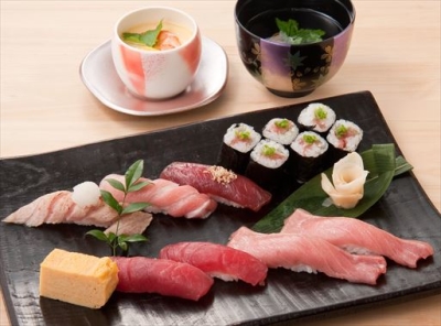 いずれの店舗も、新鮮な魚介類を使った料理が自慢!