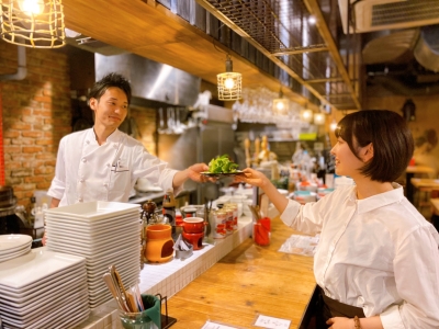 洋食業態での調理経験がある方は優遇します。ワインや日本酒などに合うメニューを作っていきましょう。