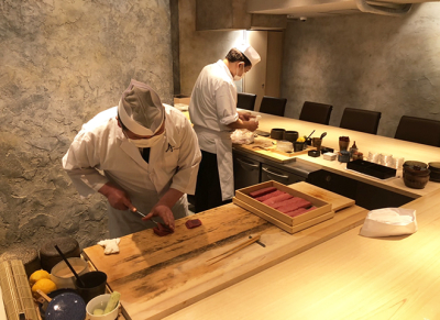 新店では「職人みんなで本物のクオリティを追求する」ことを守りつつ、店舗ならではの味を追求しましょう。