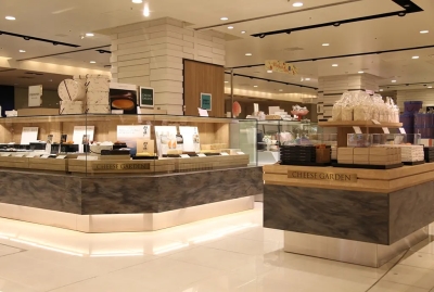 店長への早期キャリアアップも可能。本社勤務など、幅広いキャリアプランがあります。
