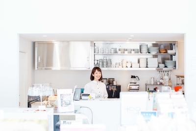 アートな空間の中、店舗スタッフとしてイキイキと活躍しませんか。