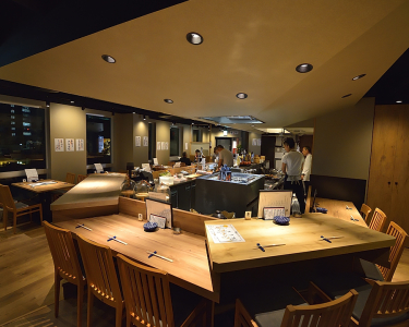 和食、鉄板焼、カフェ、中華酒場、クラフトバーガーなど名古屋市を基盤に11店舗の飲食店を運営。