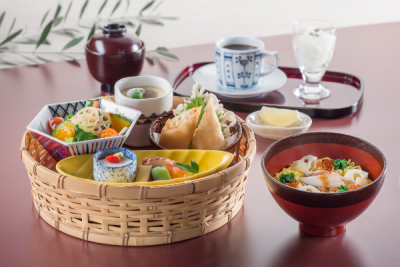 こだわりの食材を使用した、和食、しゃぶしゃぶなど、季節感に応じたメニューをご用意。