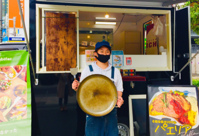 母体は関東・関西・福岡の350ヶ所以上で営業場所を運営している企業。私たちはその100%子会社です。