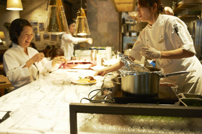 おしゃれな雰囲気のお店がたくさん!どんなジャンルに挑戦したいか、あなたの想いを聞かせてください。